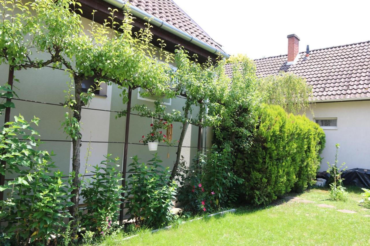 Orosz Apartmanhaz Gyula Exterior photo