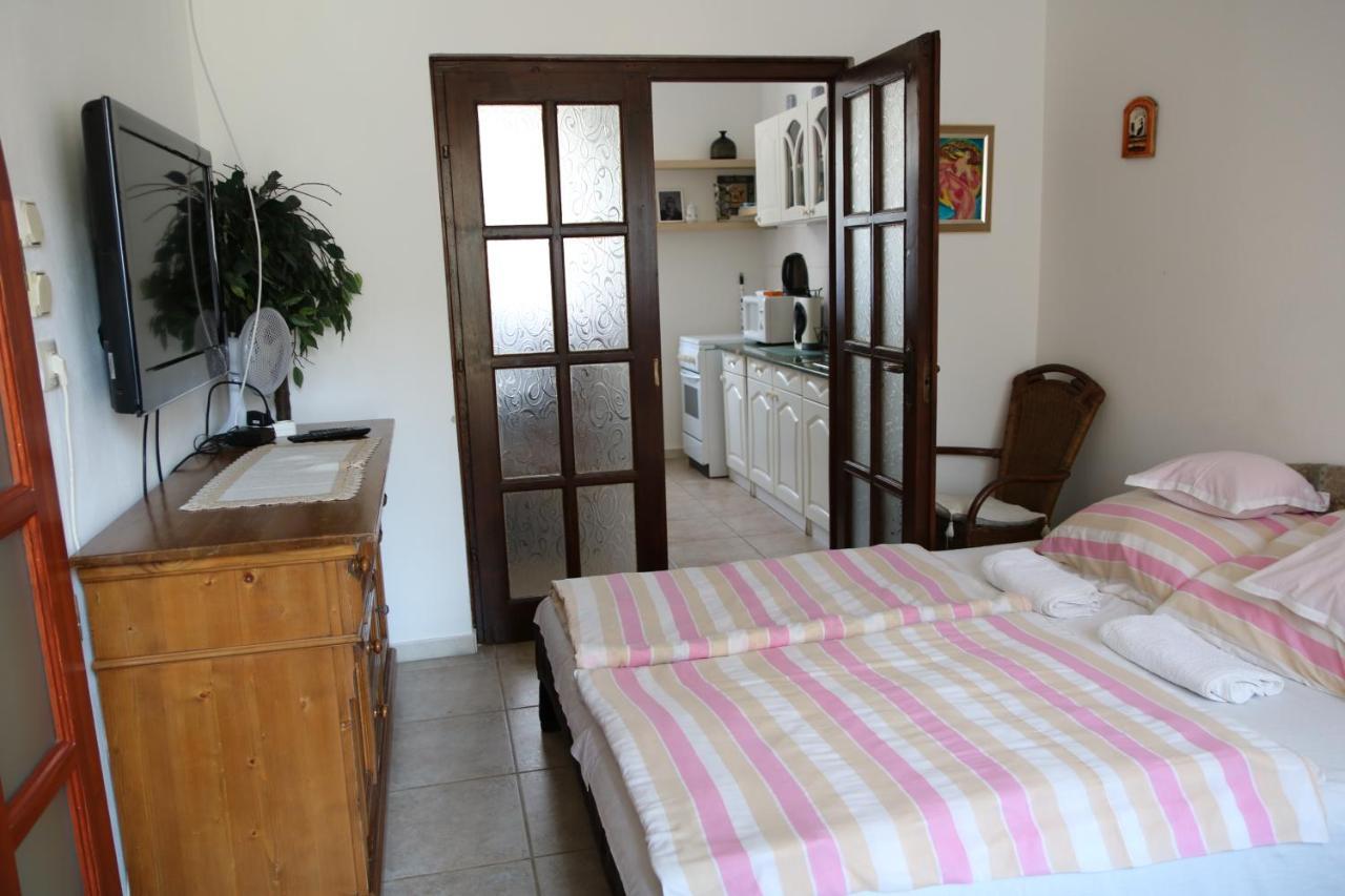 Orosz Apartmanhaz Gyula Exterior photo