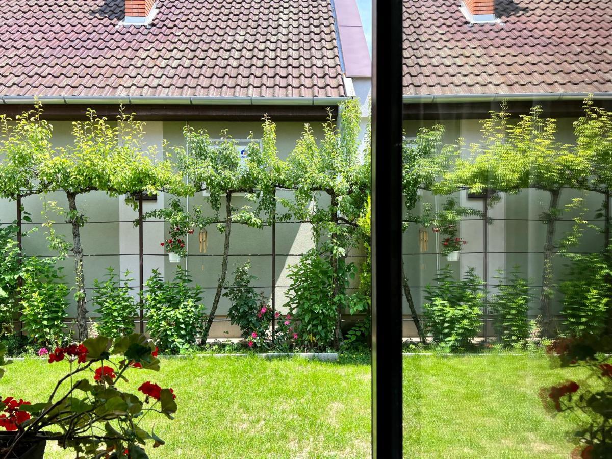 Orosz Apartmanhaz Gyula Exterior photo